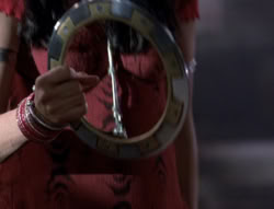extant_XenaWarriorPrincess_5x02_Chakram_2614