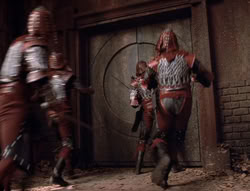 extant_XenaWarriorPrincess_5x02_Chakram_2693