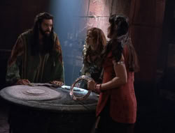 extant_XenaWarriorPrincess_5x02_Chakram_2795