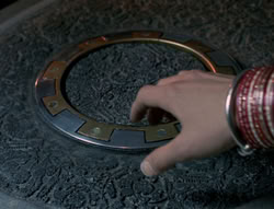 extant_XenaWarriorPrincess_5x02_Chakram_3056