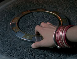extant_XenaWarriorPrincess_5x02_Chakram_3058