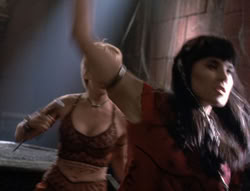 extant_XenaWarriorPrincess_5x02_Chakram_3096