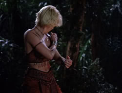 extant_XenaWarriorPrincess_5x03_Succession_2297