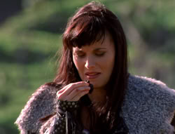 extant_XenaWarriorPrincess_5x05-ThemBonesThemBones_0044