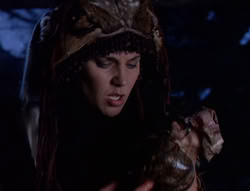 extant_XenaWarriorPrincess_5x05-ThemBonesThemBones_1971
