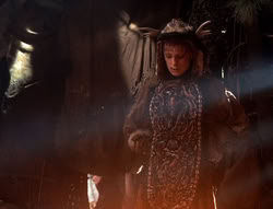 extant_XenaWarriorPrincess_5x05-ThemBonesThemBones_2606