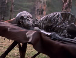 extant_XenaWarriorPrincess_5x05-ThemBonesThemBones_2953