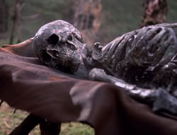 extant_XenaWarriorPrincess_5x05-ThemBonesThemBones_2954