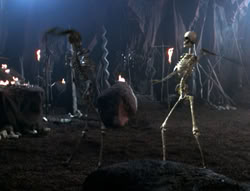 extant_XenaWarriorPrincess_5x05-ThemBonesThemBones_3078