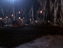 extant_XenaWarriorPrincess_5x05-ThemBonesThemBones_3108