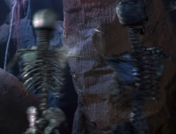 extant_XenaWarriorPrincess_5x05-ThemBonesThemBones_3152