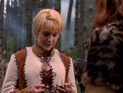 extant_XenaWarriorPrincess_5x05-ThemBonesThemBones_3383