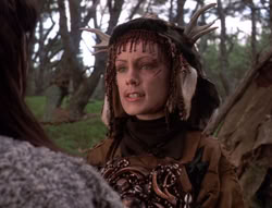 extant_XenaWarriorPrincess_5x05-ThemBonesThemBones_3490