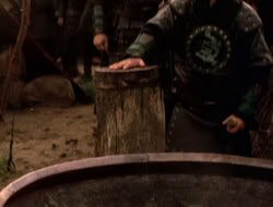extant_XenaWarriorPrincess_5x07-BackInTheBottle_0914