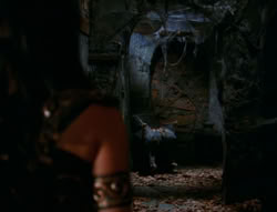 extant_XenaWarriorPrincess_6x02-TheHauntingOfAmphipolis_00216