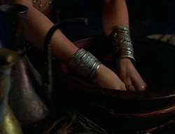 extant_XenaWarriorPrincess_6x02-TheHauntingOfAmphipolis_00757