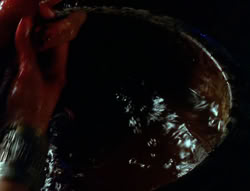 extant_XenaWarriorPrincess_6x02-TheHauntingOfAmphipolis_00828