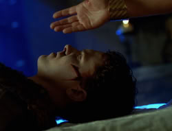 extant_XenaWarriorPrincess_6x02-TheHauntingOfAmphipolis_01450