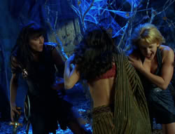 extant_XenaWarriorPrincess_6x02-TheHauntingOfAmphipolis_02198