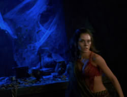 extant_XenaWarriorPrincess_6x02-TheHauntingOfAmphipolis_02720