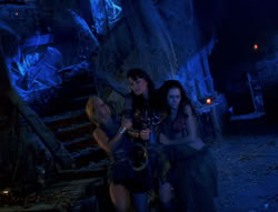 extant_XenaWarriorPrincess_6x02-TheHauntingOfAmphipolis_03071