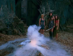 extant_XenaWarriorPrincess_6x02-TheHauntingOfAmphipolis_03649