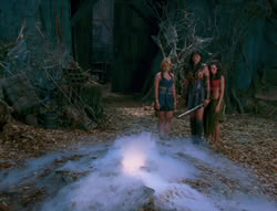 extant_XenaWarriorPrincess_6x02-TheHauntingOfAmphipolis_03651