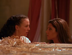 extant_XenaWarriorPrincess_6x04_WhosGurkhan_01108