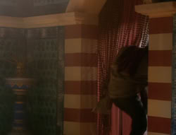 extant_XenaWarriorPrincess_6x04_WhosGurkhan_02016
