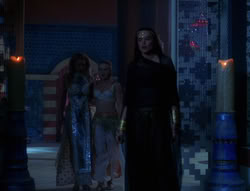 extant_XenaWarriorPrincess_6x04_WhosGurkhan_03511