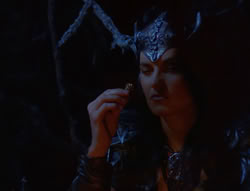 extant_XenaWarriorPrincess_6x07-TheRheingold_0065
