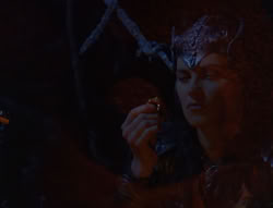 extant_XenaWarriorPrincess_6x07-TheRheingold_0066
