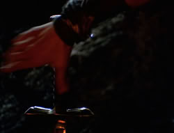 extant_XenaWarriorPrincess_6x07-TheRheingold_0169