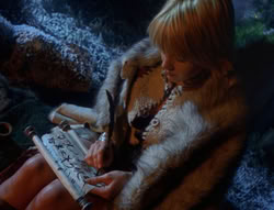 extant_XenaWarriorPrincess_6x07-TheRheingold_0703