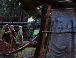 extant_XenaWarriorPrincess_6x07-TheRheingold_0946