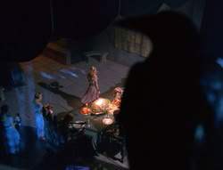 extant_XenaWarriorPrincess_6x07-TheRheingold_1300