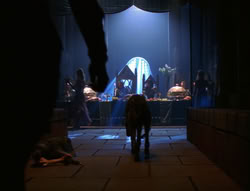 extant_XenaWarriorPrincess_6x07-TheRheingold_1303