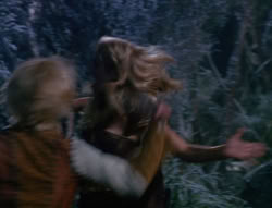 extant_XenaWarriorPrincess_6x07-TheRheingold_1586