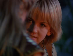 extant_XenaWarriorPrincess_6x07-TheRheingold_1668