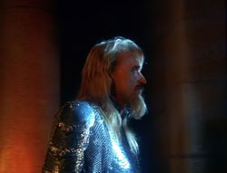 extant_XenaWarriorPrincess_6x07-TheRheingold_1903