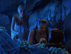 extant_XenaWarriorPrincess_6x07-TheRheingold_2563
