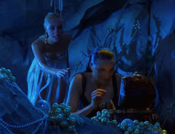extant_XenaWarriorPrincess_6x07-TheRheingold_2564