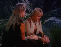 extant_XenaWarriorPrincess_6x07-TheRheingold_2687