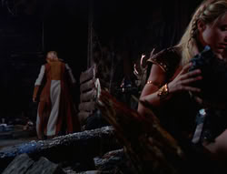 extant_XenaWarriorPrincess_6x07-TheRheingold_3472