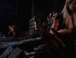 extant_XenaWarriorPrincess_6x07-TheRheingold_3475