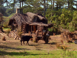 extant_XenaWarriorPrincess_6x10-OldAresHadAFarm_2204